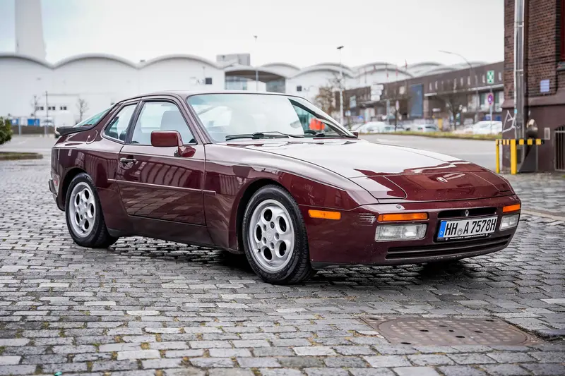 Porsche 944 Turbo 2. Serie Maraschinorot Blaupunkt Bremen (1988)