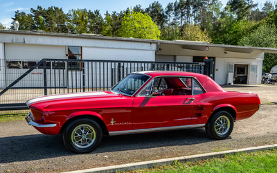 Ford Mustang V8 Coupe 4.7L V8 200hp power steering partially restored good condition (1967)
