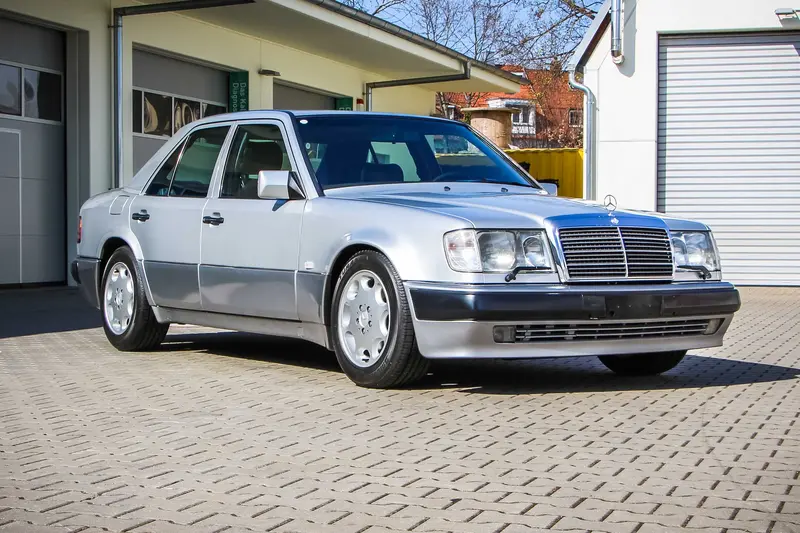 Mercedes-Benz W124 500E Brilliant Silver Metallic Climate Checkbook (1992)