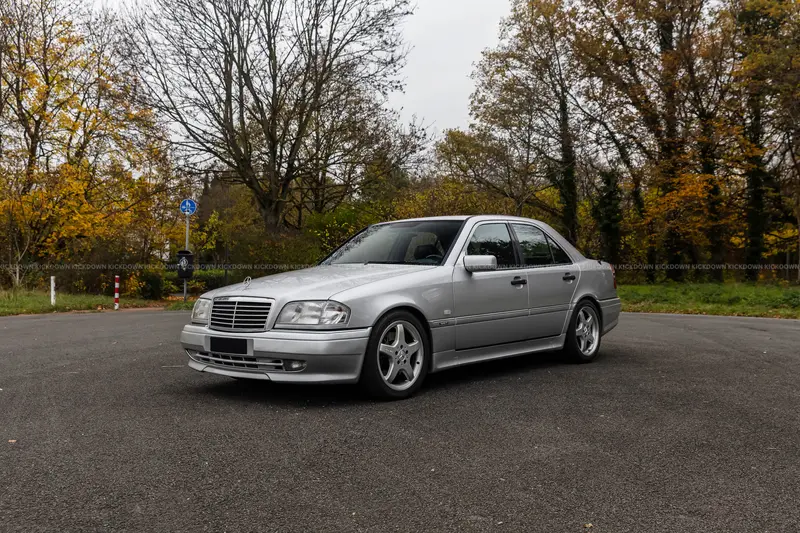 Mercedes-Benz C36 AMG W202 (1995), komplett neu lackiert, umfangreiche Ausstattung, sehr guter Karosseriezustand