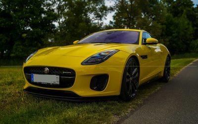 Jaguar F-Type P380 R Dynamic Coupe (2020), second owner, full service history, only 15,863 km, approved, very rare color combination, VAT deductible