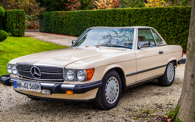 Mercedes-Benz R107 560SL niedrige Laufleistung Hellelfenbein (1986)
