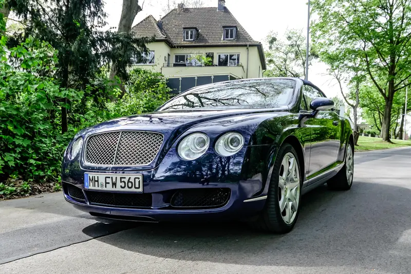 Bentley Continental GTC 2nd hand Checkbook maintained 15.000 € Investment Extensive equipment and documentation Very well maintained condition (2008)