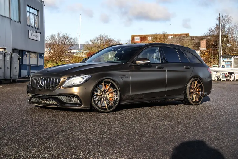 Mercedes-Benz S205 AMG C 63 S Unfallfrei Lückenloses Scheckheft Totalumbau Mit Chip 600 PS Matt Bond Gold Folierung (2015)
