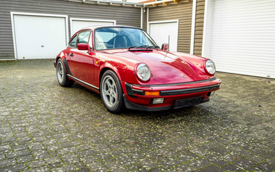 Porsche 911 3.0 SC Coupé Weinrot Metallic lückenloses Scheckheft mit deutscher Erstauslieferung (1982)