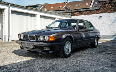 BMW E32 750i from 3rd hand Extensive equipment As good as new tires (1993)