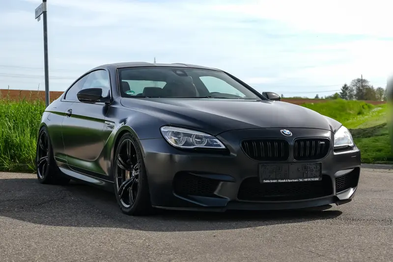 BMW M6 Competition Accident-free Checkbook maintained 55,000 km mileage Fully equipped Carbon brake system 35,000 € Investment (2015)