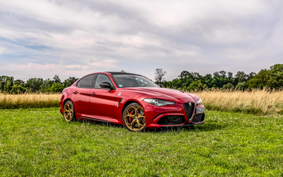 Alfa Romeo Giulia Quadrifoglio aus 2. Hand Scheckheft Gepflegt Dach & Spiegel foliert (2018)