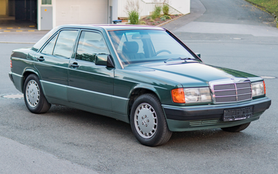Mercedes-Benz W201 190E 2.0 Malachtigrün Met. / Pine Green Interior 5-Speed Transmission (1992)