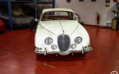 Jaguar S-Type 3.8 from 2nd hand more than 25,000 € invested Note 2+ (1966)