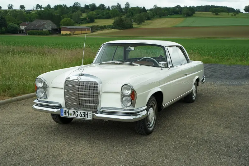 Mercedes-Benz 220 SEb W111 Coupé (1963), Karosserie restauriert, neu bezogene Lederausstattung, Classic Data Note 2-