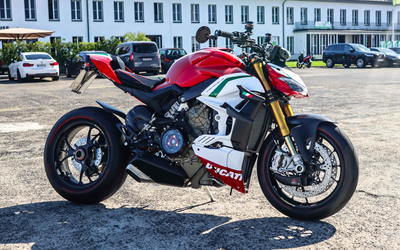 Ducati Streetfighter V4 S New Vehicle Limited Edition 1/15 V4 engine with 208 hp (2022)