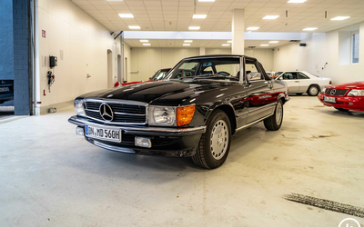 Mercedes-Benz R107 560 SL from 1st hand 70.800km mileage extensively restored by SL-Classics (1987)
