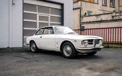 Alfa Romeo GT 1300 Junior Kantenhaube (1970) mit H-Kennzeichen und Kurzgutachten mit der Note 2+