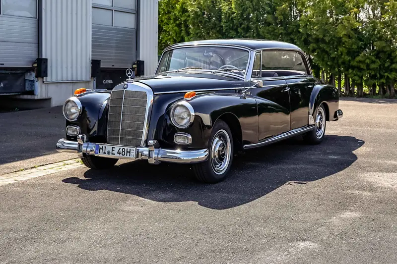 Mercedes-Benz W189 300 D Adenauer Limousine Scheckheft Restauriert guter Zustand (1960)