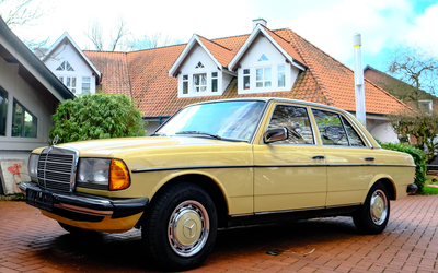 Mercedes-Benz W123 240 D Originalzustand Unfallfrei Schiebedach Radio Deutsche Erstzulassung (1984)