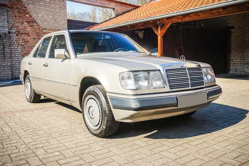 Mercedes-Benz W124 200E Kat (1990)