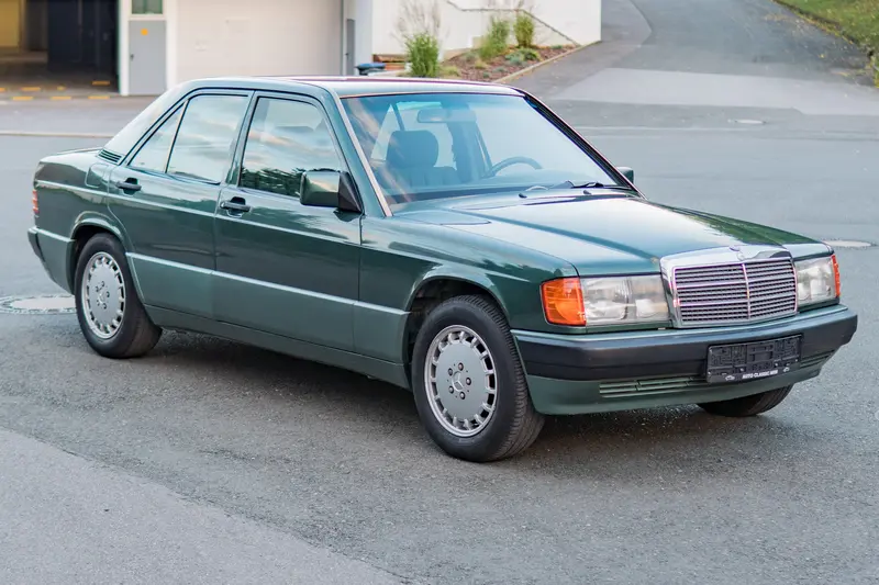 Mercedes-Benz W201 190E 2.0 Malachtigrün Met. / Piniengrün Interieur 5-Gang Getriebe (1992)