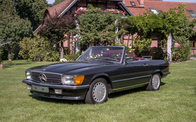 Mercedes Benz R107 300 SL (1989), blue-black, newly painted, extensive equipment, maintenance performed