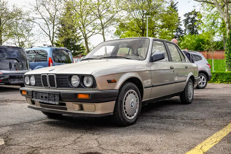 BMW E30 320iA sedan German first registration power steering good condition (1988)