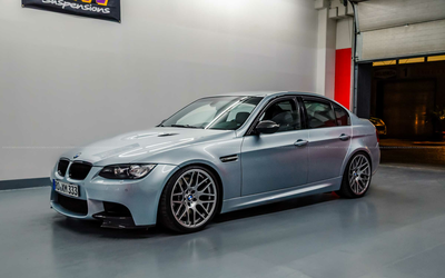 BMW E90 M3, Japan-Import mit KW V3-CS-Gewindefahrwerk und Eventuri Ansaugung