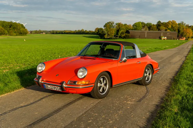 Porsche 911 T Targa Softwindow SWB (1967), a very rare early Targa with production number 0033, fully restored according to the technical data sheet, grade 1-