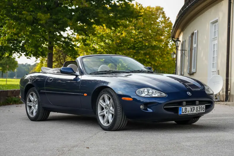 Jaguar XK8 Convertible (1999), summer vehicle with wind deflector and tarpaulin cover, traceable service history, timing chains replaced