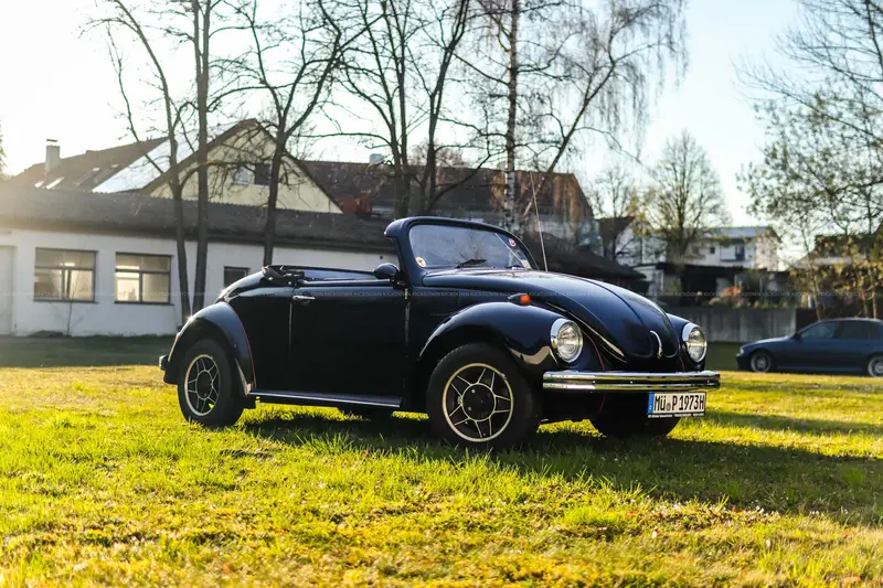 Volkswagen Beetle Convertible Speedster (1972), completely restored, soft top renewed, very well-kept condition
