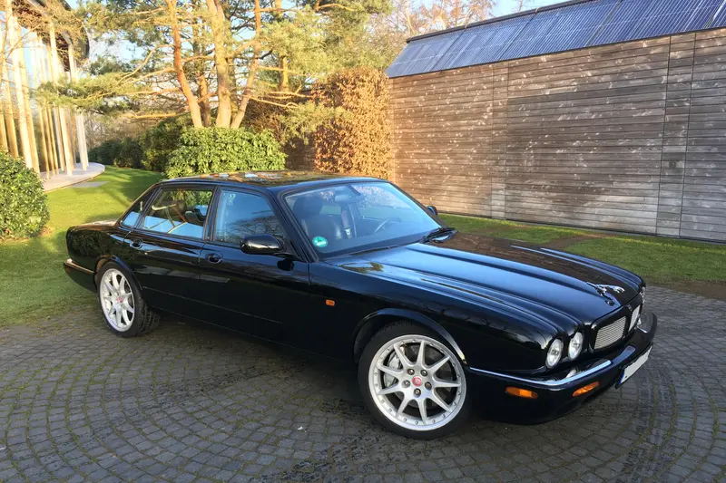 Jaguar XJR 100 (2002)