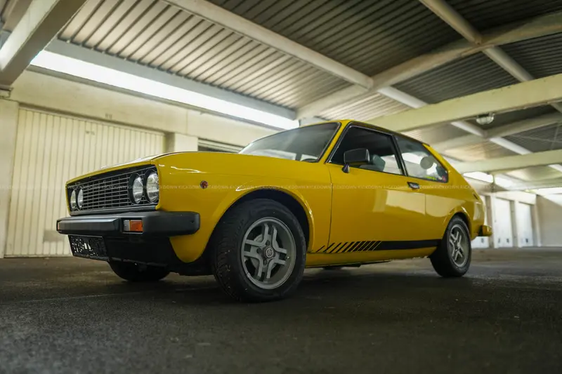 Fiat 128 3p komplett nachlackiert, Weber-Doppelvergaser verbaut, neuer TÜV & H-Kennzeichen (1975)