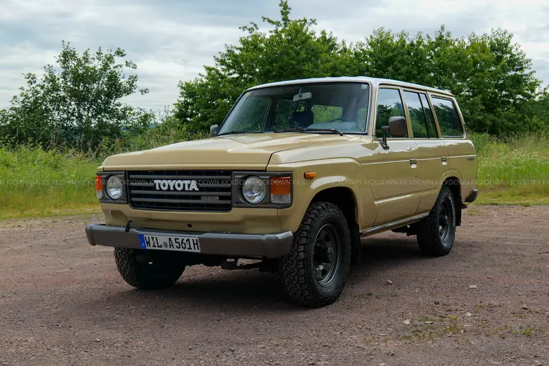 Toyota Land Cruiser HJ60 (1985), very rare, restored, including a new paint job and underbody coating; air conditioning system overhauled