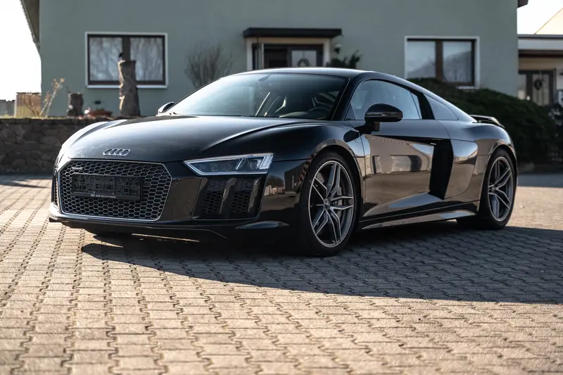 Audi 4S R8 V10 Plus Coupé 2nd hand Full service history V10 engine With 610 hp Only 20,024 km Bang & Olufsen sound system Carbon package (2016)