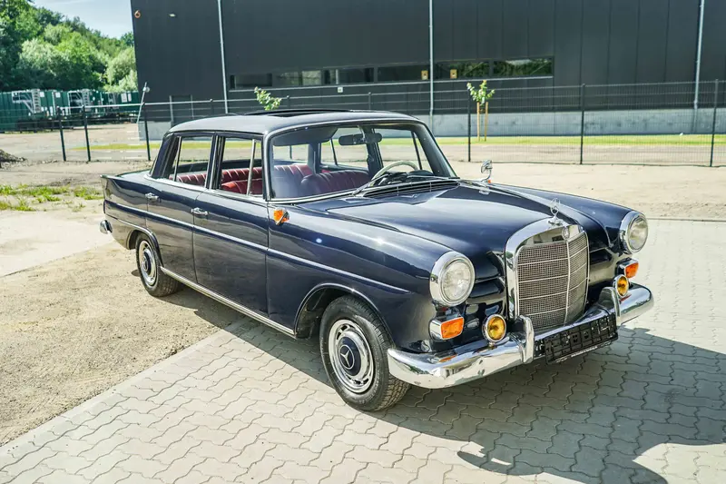 Mercedes-Benz W110 190 Heckflosse (1962)