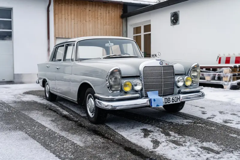 Mercedes-Benz W111 220B mit H-Kennzeichen, Motor revidiert (1960)
