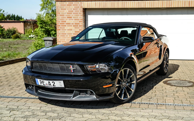Ford Mustang GT California Special Convertible 2nd hand 5.0 liter V8 with 412 hp Only 13,280 mi 19-inch alloy wheels Carbon inserts GT/CS style elements (2011)