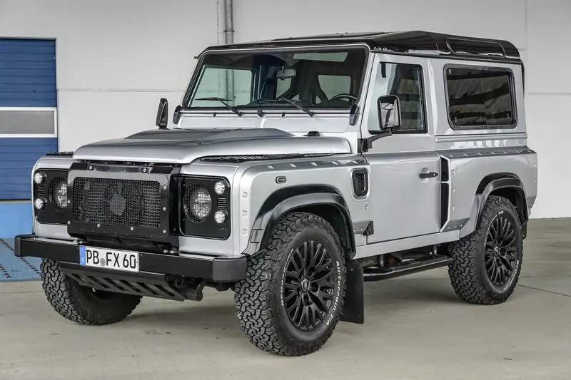 Land Rover Defender 90 TD4 Kahn Design aus 2. Hand Scheckheft gepflegt Tuning Kahn Designs (2016)