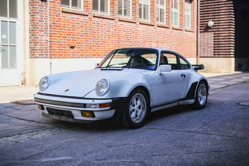 Porsche 911 930 Turbo 3.3 Checkbook 116t Km, first coat, 2nd hand, extensive history, Matching Numbers (1988)