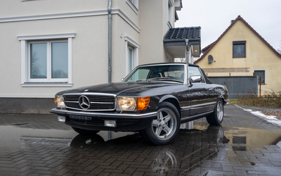Mercedes-Benz 500 SL R107 (1985), seltene EU-Ausführung mit kalifornischer Erstzulassung, nur 33.256 Meilen, Gutachten Note 2+