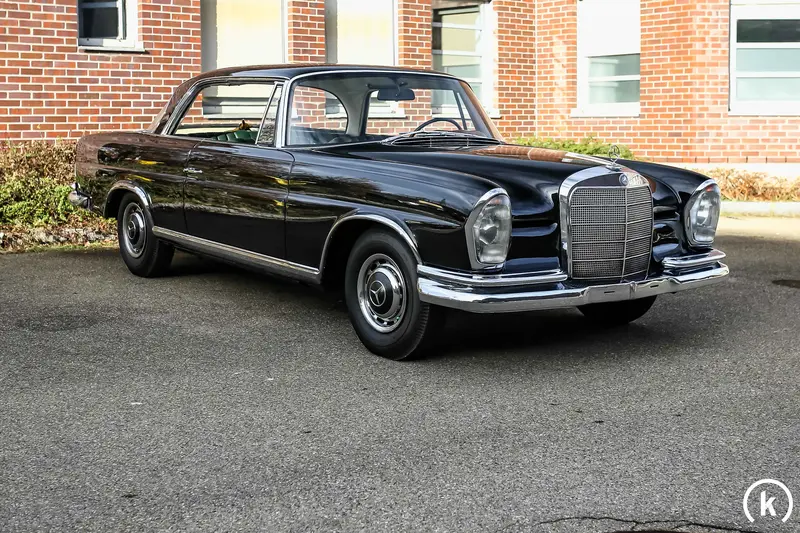 Mercedes-Benz W111 220 SE Coupé Becker Radio Grünes Interieur 4-Gang (1961)