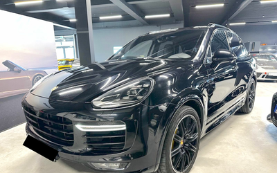 Porsche Cayenne Turbo S Approved Garantie Sport-Chrono Paket Schiebedach Granatrot Kontrast Ziernähte (2017)