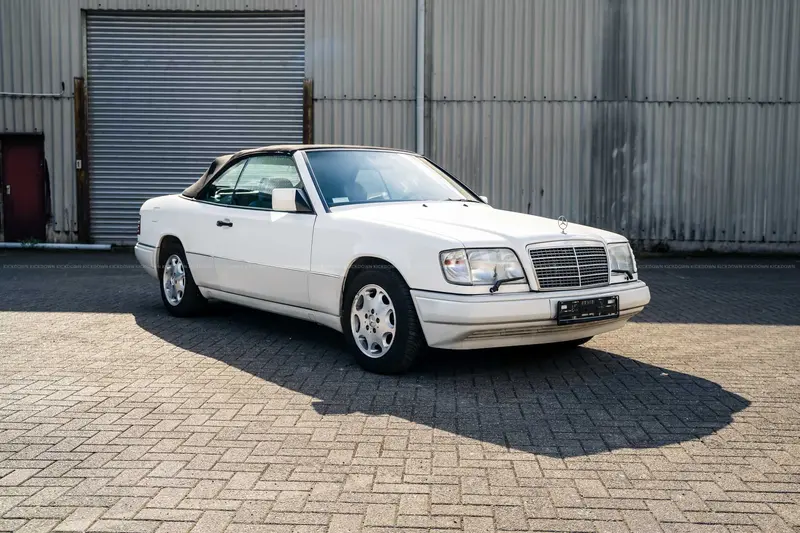 Mercedes-Benz W124 E 320 Cabriolet, Instandsetzung 2023, neuwertiges Verdeck, Getriebe überholt, 10.000 € investiert (1995)