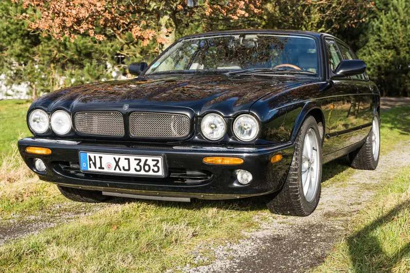 Jaguar XJR X308 363PS Kompressor Nimbus Grey Alcantara Himmel Edelstahl Auspuffanlage (1999)
