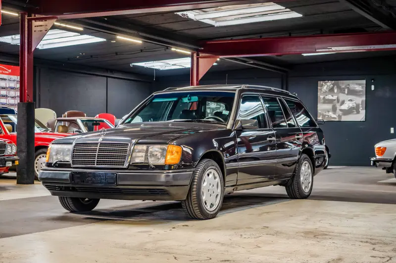 Mercedes-Benz W124 300 TE Grau (1989)