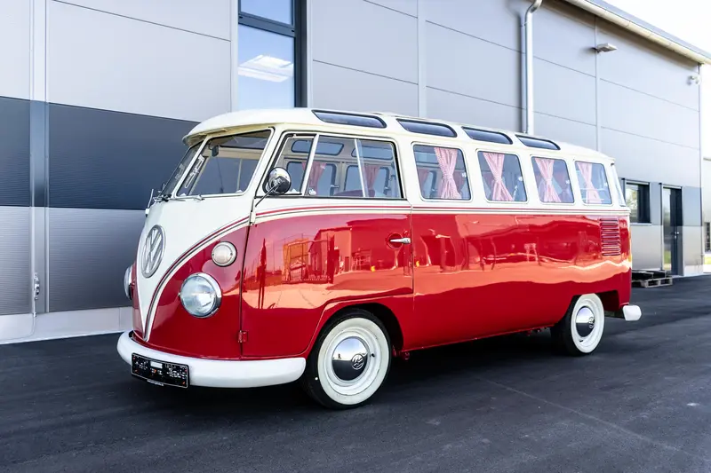 Volkswagen T1 Samba with 23 windows and folding roof extensively restored accident-free (1971)