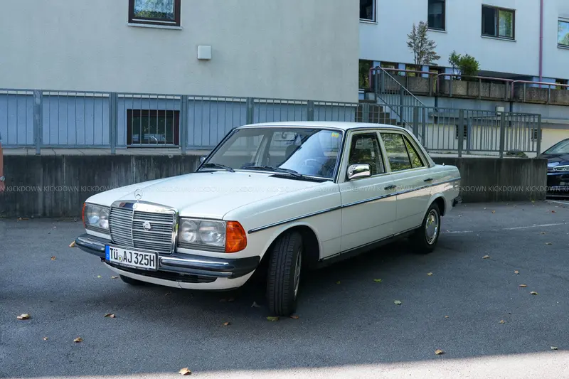 Mercedes-Benz 200 W123 (1982)