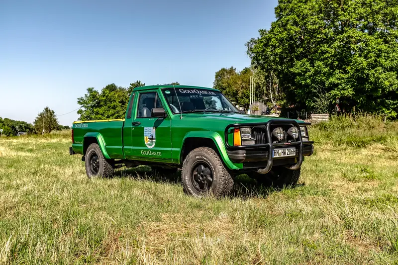 Jeep Comanche one-off with H license plate (1989)