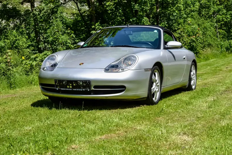 Porsche 911 996 Carrera 4 Cabriolet from 1st hand switch all-wheel drive low mileage (2000)