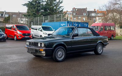 BMW E30 325i Cabrio in seltenem Malachitgrün-Metallic, M-Lenkrad, überholte Technik (1989)