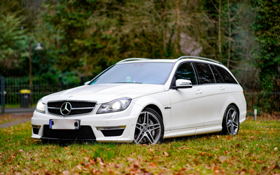 Mercedes-Benz C63 AMG S204 (2014) mit lückenlosem Scheckheft, komplette Servicehistorie durch Mercedes-Benz, sehr gepflegter Originalzustand